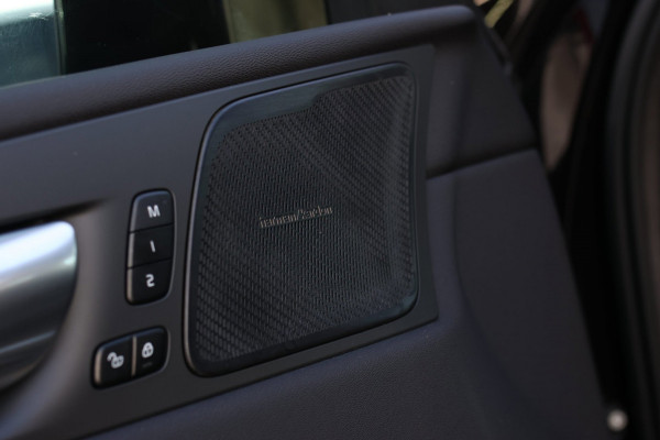 Volvo XC60 2.0 T6 Plug-in hybrid AWD Plus Bright *Pano*H/K*Camera*Trekhaak*