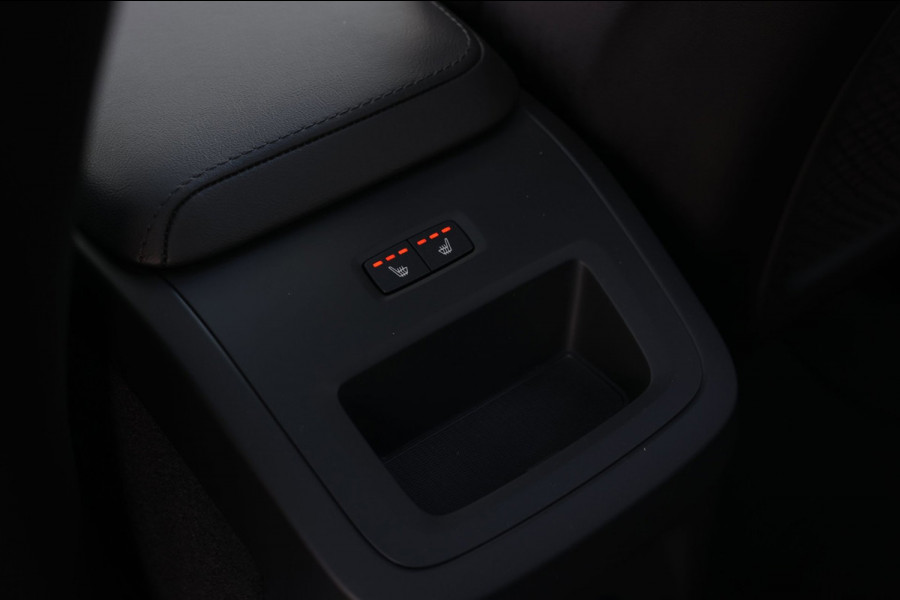 Volvo XC60 2.0 T6 Plug-in hybrid AWD Plus Bright *Pano*H/K*Camera*Trekhaak*