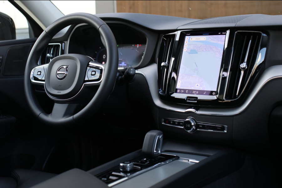 Volvo XC60 2.0 T6 Plug-in hybrid AWD Plus Bright *Pano*H/K*Camera*Trekhaak*
