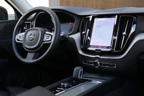 Volvo XC60 2.0 T6 Plug-in hybrid AWD Plus Bright *Pano*H/K*Camera*Trekhaak*