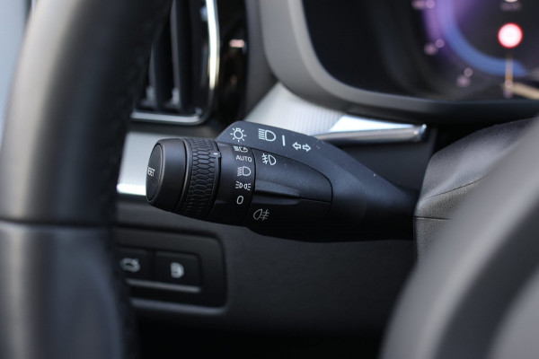 Volvo XC60 2.0 T6 Plug-in hybrid AWD Plus Bright *Pano*H/K*Camera*Trekhaak*