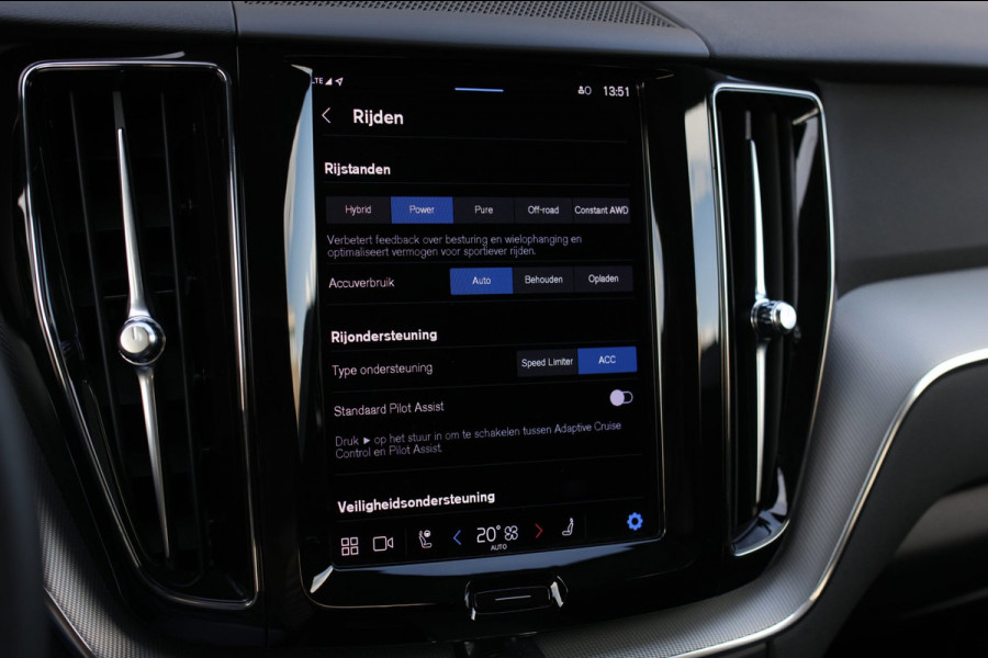 Volvo XC60 2.0 T6 Plug-in hybrid AWD Plus Bright *Pano*H/K*Camera*Trekhaak*