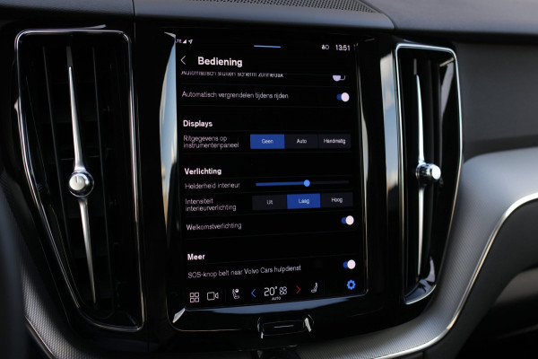 Volvo XC60 2.0 T6 Plug-in hybrid AWD Plus Bright *Pano*H/K*Camera*Trekhaak*