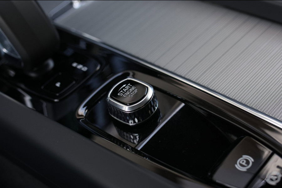 Volvo XC60 2.0 T6 Plug-in hybrid AWD Plus Bright *Pano*H/K*Camera*Trekhaak*