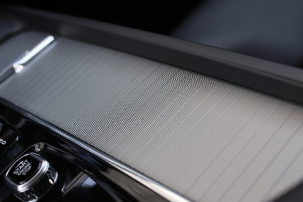 Volvo XC60 2.0 T6 Plug-in hybrid AWD Plus Bright *Pano*H/K*Camera*Trekhaak*