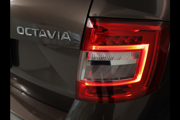 Škoda Octavia Combi 1.0 TSI Greentech Ambition Business 115pk 6bak| trekhaak| navigatie| LM-velgen| Parksensors achter