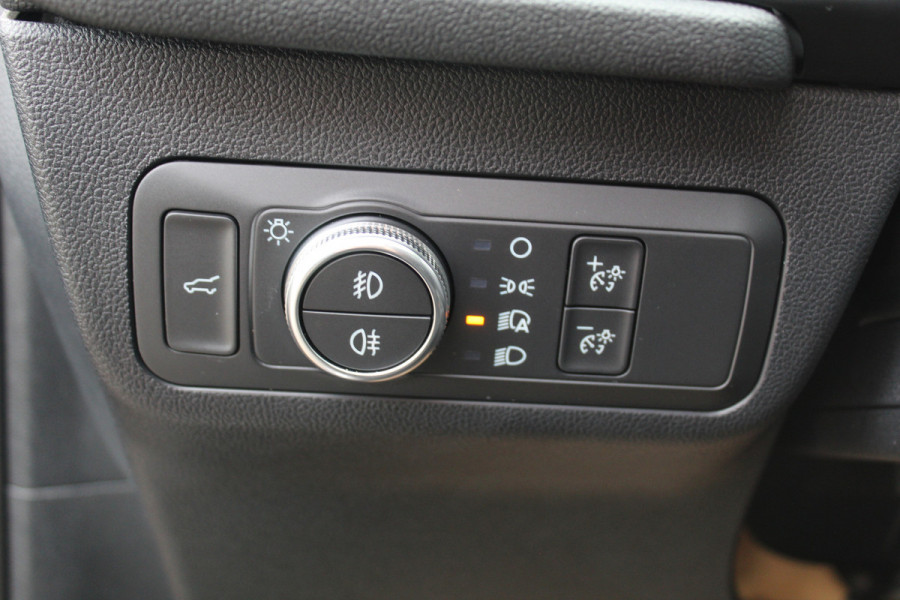 Ford Kuga 1.5 EcoBoost ST-Line X , 150pk 1800 Trekgewicht Cilmate control , Camera , Stoel,Stuur en Voorruit verwarming Navigatie , Trekhaak , Elek.verstelbare bestuurders stoel