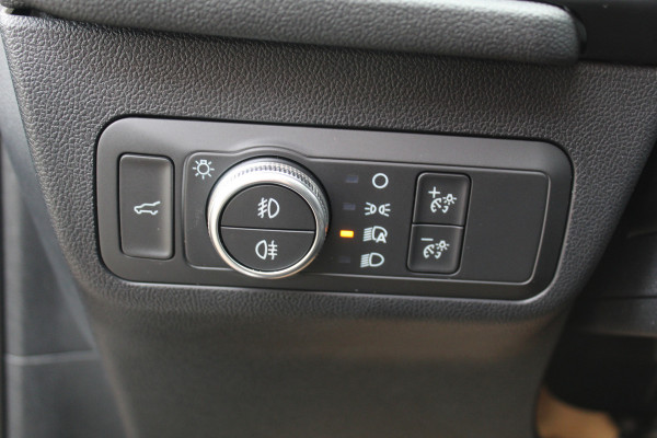 Ford Kuga 1.5 EcoBoost ST-Line X , 150pk 1800 Trekgewicht Cilmate control , Camera , Stoel,Stuur en Voorruit verwarming Navigatie , Trekhaak , Elek.verstelbare bestuurders stoel