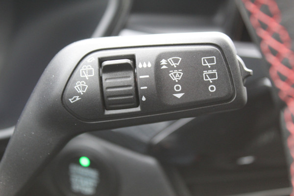 Ford Kuga 1.5 EcoBoost ST-Line X , 150pk 1800 Trekgewicht Cilmate control , Camera , Stoel,Stuur en Voorruit verwarming Navigatie , Trekhaak , Elek.verstelbare bestuurders stoel