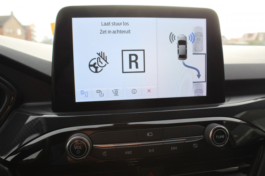 Ford Kuga 1.5 EcoBoost ST-Line X , 150pk 1800 Trekgewicht Cilmate control , Camera , Stoel,Stuur en Voorruit verwarming Navigatie , Trekhaak , Elek.verstelbare bestuurders stoel