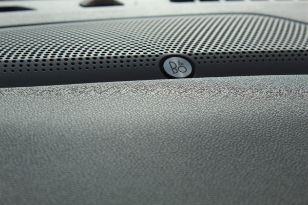 Ford Kuga 1.5 EcoBoost ST-Line X , 150pk 1800 Trekgewicht Cilmate control , Camera , Stoel,Stuur en Voorruit verwarming Navigatie , Trekhaak , Elek.verstelbare bestuurders stoel