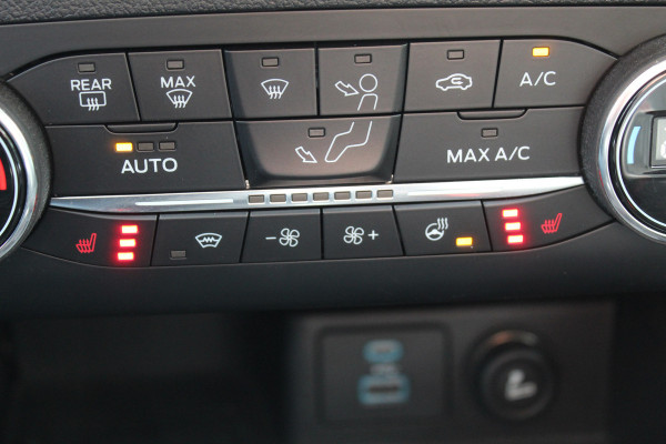 Ford Kuga 1.5 EcoBoost ST-Line X , 150pk 1800 Trekgewicht Cilmate control , Camera , Stoel,Stuur en Voorruit verwarming Navigatie , Trekhaak , Elek.verstelbare bestuurders stoel