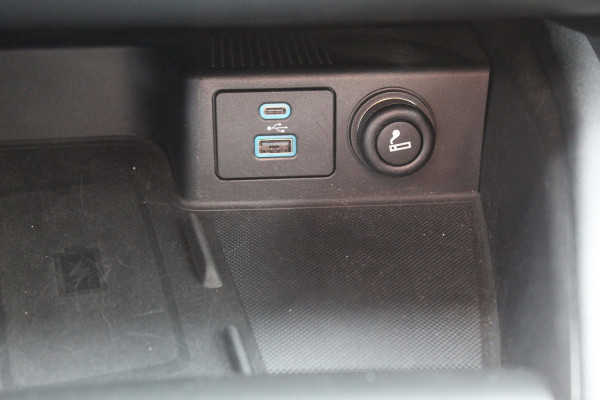 Ford Kuga 1.5 EcoBoost ST-Line X , 150pk 1800 Trekgewicht Cilmate control , Camera , Stoel,Stuur en Voorruit verwarming Navigatie , Trekhaak , Elek.verstelbare bestuurders stoel