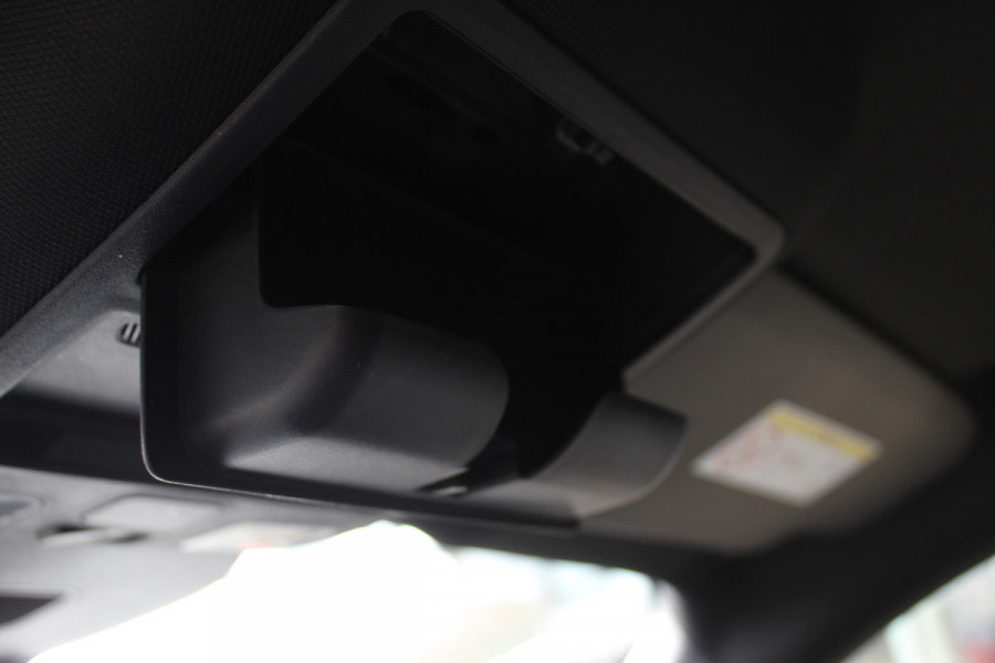 Ford Kuga 1.5 EcoBoost ST-Line X , 150pk 1800 Trekgewicht Cilmate control , Camera , Stoel,Stuur en Voorruit verwarming Navigatie , Trekhaak , Elek.verstelbare bestuurders stoel