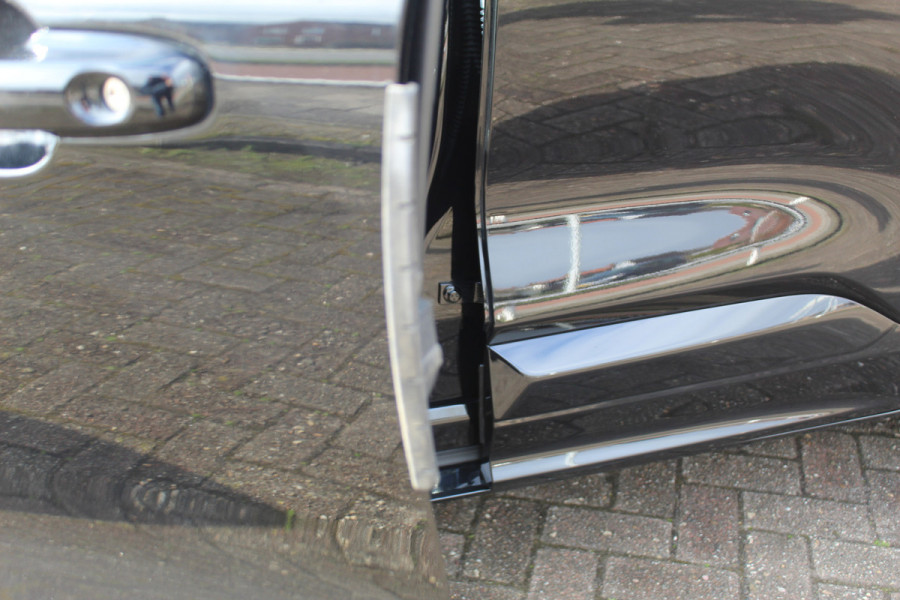 Ford Kuga 1.5 EcoBoost ST-Line X , 150pk 1800 Trekgewicht Cilmate control , Camera , Stoel,Stuur en Voorruit verwarming Navigatie , Trekhaak , Elek.verstelbare bestuurders stoel