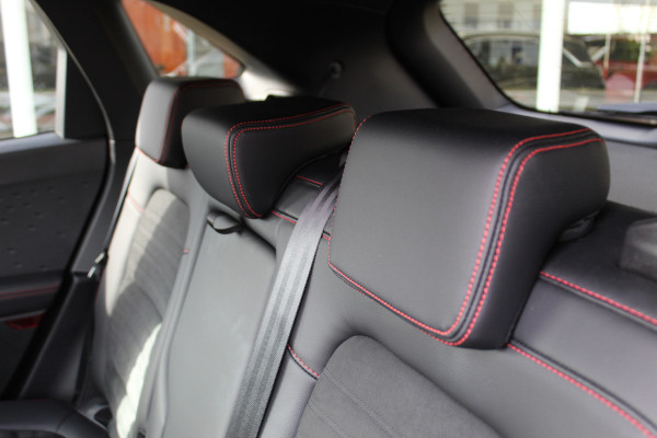 Ford Kuga 1.5 EcoBoost ST-Line X , 150pk 1800 Trekgewicht Cilmate control , Camera , Stoel,Stuur en Voorruit verwarming Navigatie , Trekhaak , Elek.verstelbare bestuurders stoel