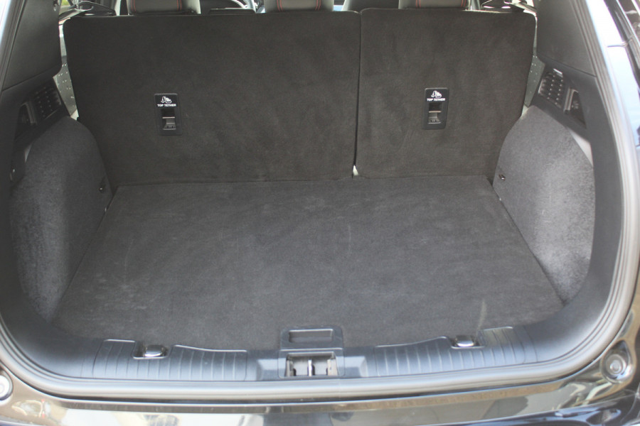 Ford Kuga 1.5 EcoBoost ST-Line X , 150pk 1800 Trekgewicht Cilmate control , Camera , Stoel,Stuur en Voorruit verwarming Navigatie , Trekhaak , Elek.verstelbare bestuurders stoel