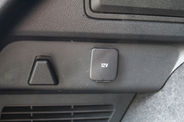 Ford Kuga 1.5 EcoBoost ST-Line X , 150pk 1800 Trekgewicht Cilmate control , Camera , Stoel,Stuur en Voorruit verwarming Navigatie , Trekhaak , Elek.verstelbare bestuurders stoel