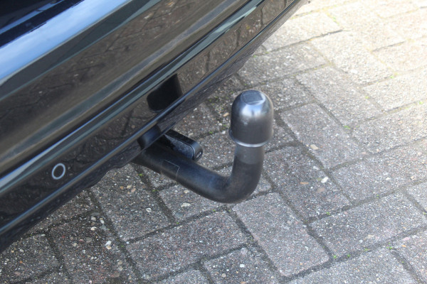 Ford Kuga 1.5 EcoBoost ST-Line X , 150pk 1800 Trekgewicht Cilmate control , Camera , Stoel,Stuur en Voorruit verwarming Navigatie , Trekhaak , Elek.verstelbare bestuurders stoel