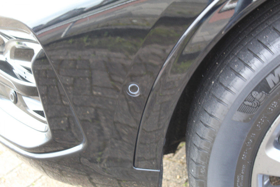 Ford Kuga 1.5 EcoBoost ST-Line X , 150pk 1800 Trekgewicht Cilmate control , Camera , Stoel,Stuur en Voorruit verwarming Navigatie , Trekhaak , Elek.verstelbare bestuurders stoel