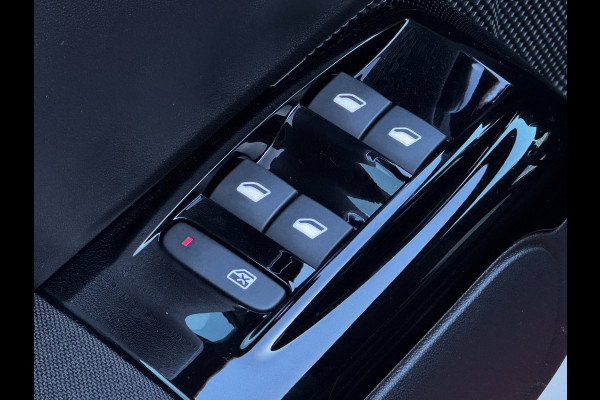 Citroën C3 1.2 PureTech Shine | Carplay | Parkeersensoren | Stoelverwarming | Climate control | DAB