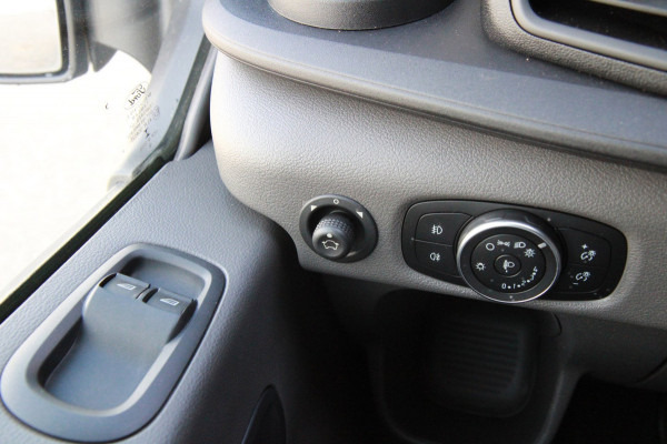 Ford Transit 330 2.0 TDCI L2H2 Trend / Imperiaal / Trekhaak / Trap / Sync 3