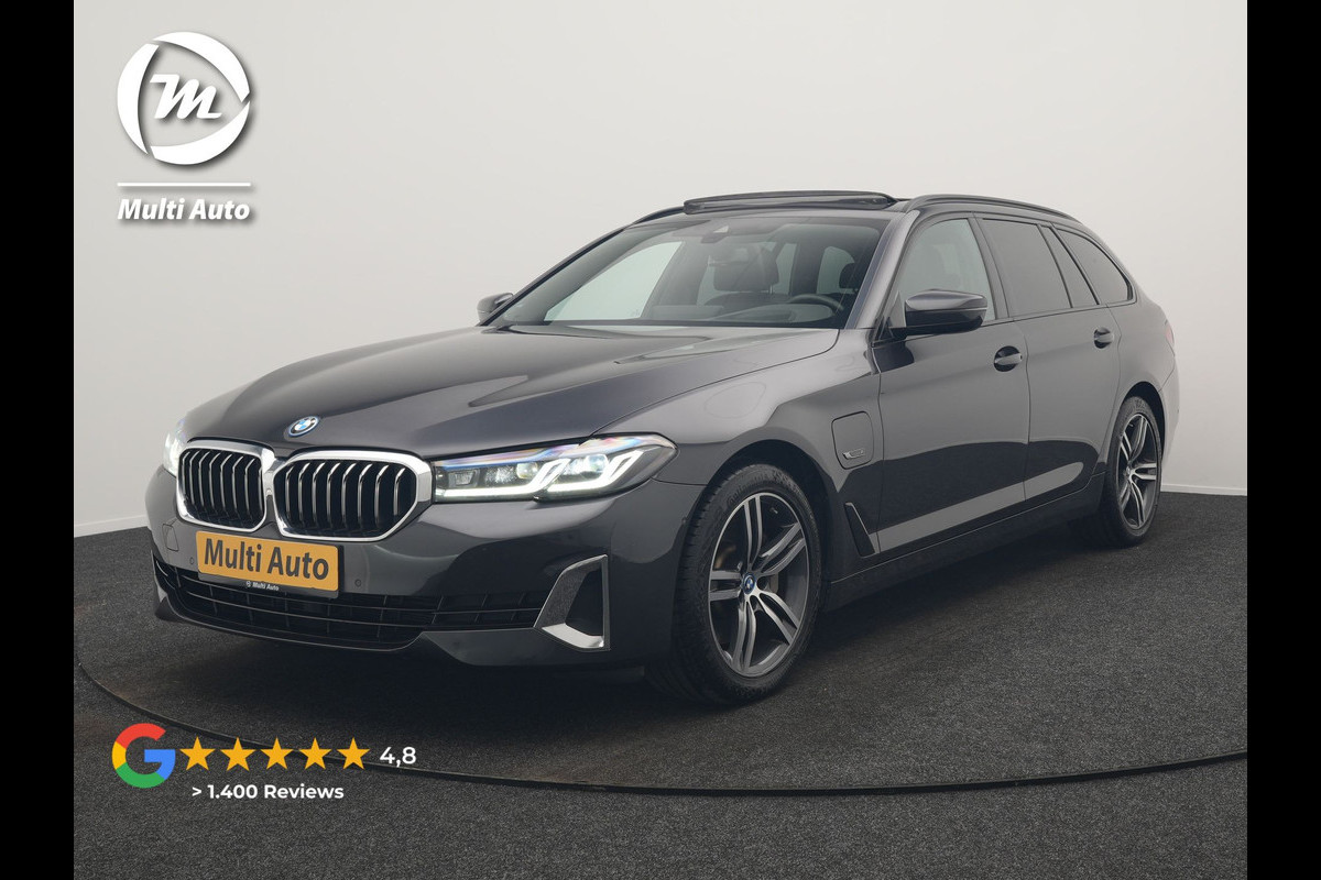 BMW 5 Serie Touring 530e xDrive Luxury Line PHEV 293pk Dealer O.H. | Panodak | Head Up | Camera | Lederen Comfortzetels Massage & Memory | Laser LED | Sfeerverlichting | Stuur Verwarmd | Keyless | Apple Carplay | Plug In Hybrid