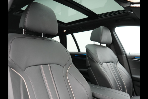 BMW 5 Serie Touring 530e xDrive Luxury Line PHEV 293pk Dealer O.H. | Panodak | Head Up | Camera | Lederen Comfortzetels Massage & Memory | Laser LED | Sfeerverlichting | Stuur Verwarmd | Keyless | Apple Carplay | Plug In Hybrid