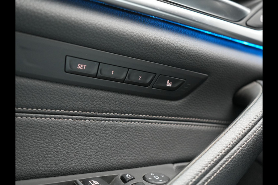 BMW 5 Serie Touring 530e xDrive Luxury Line PHEV 293pk Dealer O.H. | Panodak | Head Up | Camera | Lederen Comfortzetels Massage & Memory | Laser LED | Sfeerverlichting | Stuur Verwarmd | Keyless | Apple Carplay | Plug In Hybrid