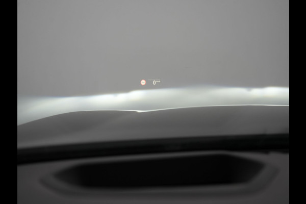 BMW 5 Serie Touring 530e xDrive Luxury Line PHEV 293pk Dealer O.H. | Panodak | Head Up | Camera | Lederen Comfortzetels Massage & Memory | Laser LED | Sfeerverlichting | Stuur Verwarmd | Keyless | Apple Carplay | Plug In Hybrid