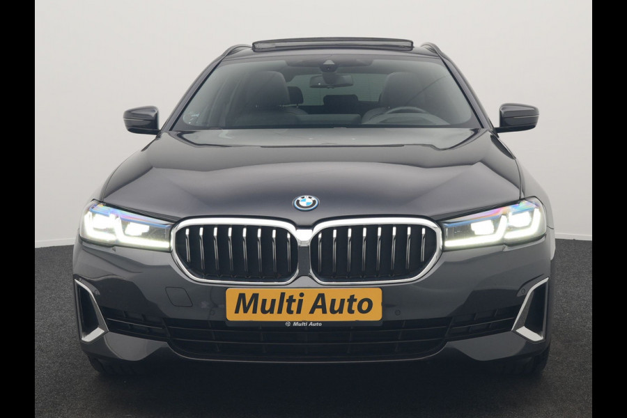BMW 5 Serie Touring 530e xDrive Luxury Line PHEV 293pk Dealer O.H. | Panodak | Head Up | Camera | Lederen Comfortzetels Massage & Memory | Laser LED | Sfeerverlichting | Stuur Verwarmd | Keyless | Apple Carplay | Plug In Hybrid