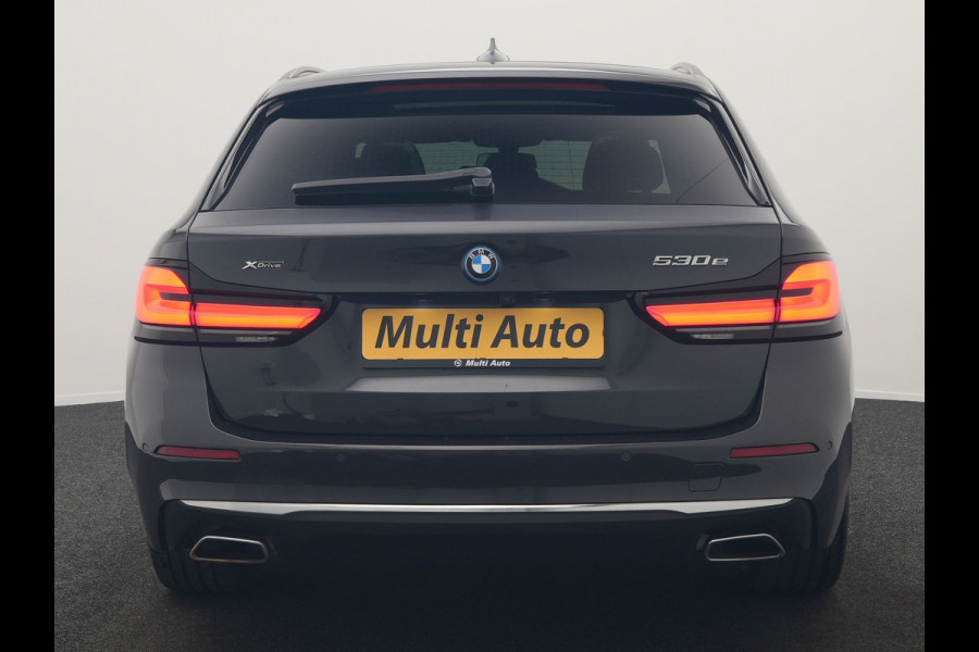 BMW 5 Serie Touring 530e xDrive Luxury Line PHEV 293pk Dealer O.H. | Panodak | Head Up | Camera | Lederen Comfortzetels Massage & Memory | Laser LED | Sfeerverlichting | Stuur Verwarmd | Keyless | Apple Carplay | Plug In Hybrid