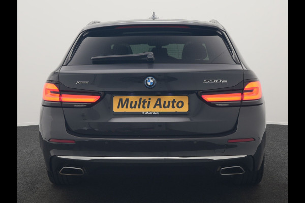 BMW 5 Serie Touring 530e xDrive Luxury Line PHEV 293pk Dealer O.H. | Panodak | Head Up | Camera | Lederen Comfortzetels Massage & Memory | Laser LED | Sfeerverlichting | Stuur Verwarmd | Keyless | Apple Carplay | Plug In Hybrid
