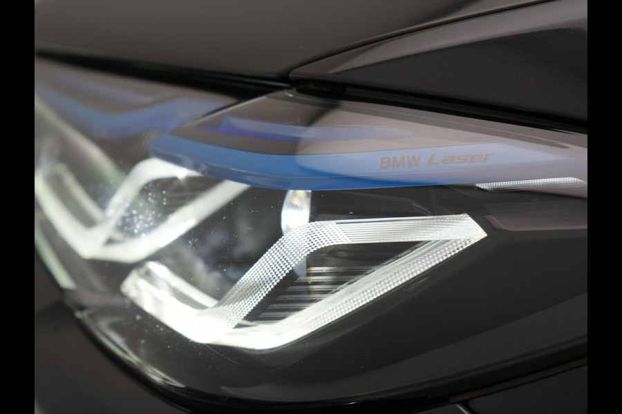 BMW 5 Serie Touring 530e xDrive Luxury Line PHEV 293pk Dealer O.H. | Panodak | Head Up | Camera | Lederen Comfortzetels Massage & Memory | Laser LED | Sfeerverlichting | Stuur Verwarmd | Keyless | Apple Carplay | Plug In Hybrid