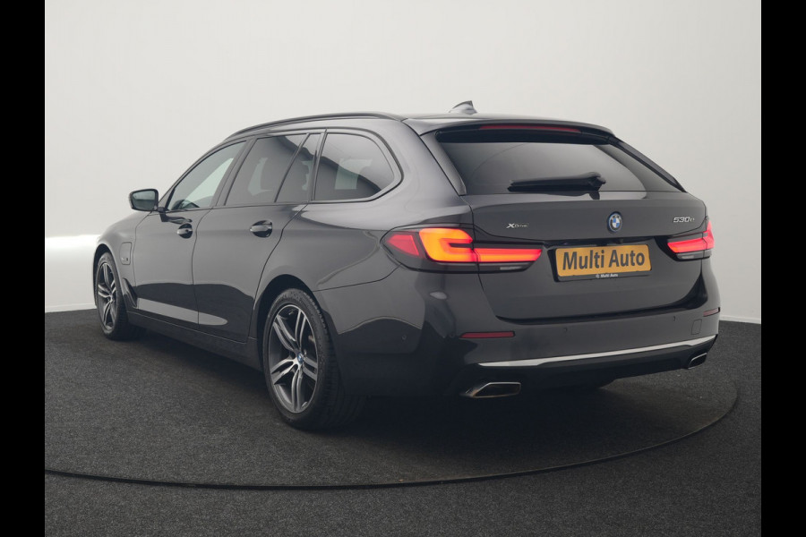BMW 5 Serie Touring 530e xDrive Luxury Line PHEV 293pk Dealer O.H. | Panodak | Head Up | Camera | Lederen Comfortzetels Massage & Memory | Laser LED | Sfeerverlichting | Stuur Verwarmd | Keyless | Apple Carplay | Plug In Hybrid