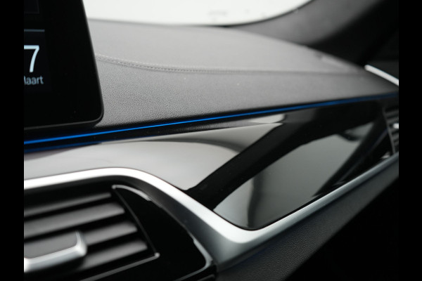 BMW 5 Serie Touring 530e xDrive Luxury Line PHEV 293pk Dealer O.H. | Panodak | Head Up | Camera | Lederen Comfortzetels Massage & Memory | Laser LED | Sfeerverlichting | Stuur Verwarmd | Keyless | Apple Carplay | Plug In Hybrid
