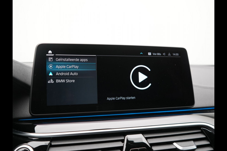 BMW 5 Serie Touring 530e xDrive Luxury Line PHEV 293pk Dealer O.H. | Panodak | Head Up | Camera | Lederen Comfortzetels Massage & Memory | Laser LED | Sfeerverlichting | Stuur Verwarmd | Keyless | Apple Carplay | Plug In Hybrid