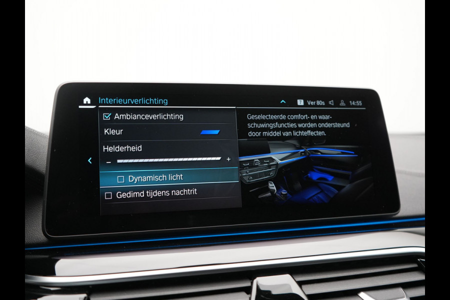 BMW 5 Serie Touring 530e xDrive Luxury Line PHEV 293pk Dealer O.H. | Panodak | Head Up | Camera | Lederen Comfortzetels Massage & Memory | Laser LED | Sfeerverlichting | Stuur Verwarmd | Keyless | Apple Carplay | Plug In Hybrid