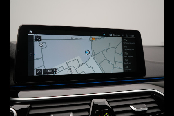 BMW 5 Serie Touring 530e xDrive Luxury Line PHEV 293pk Dealer O.H. | Panodak | Head Up | Camera | Lederen Comfortzetels Massage & Memory | Laser LED | Sfeerverlichting | Stuur Verwarmd | Keyless | Apple Carplay | Plug In Hybrid