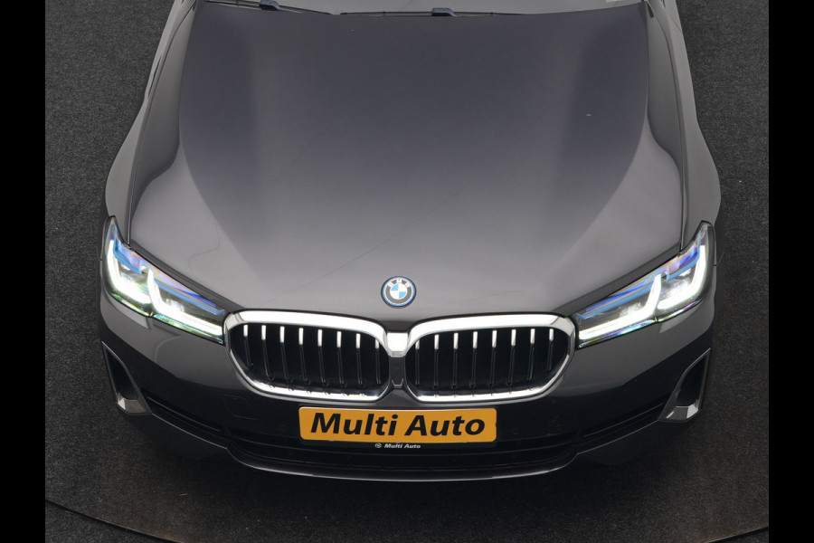 BMW 5 Serie Touring 530e xDrive Luxury Line PHEV 293pk Dealer O.H. | Panodak | Head Up | Camera | Lederen Comfortzetels Massage & Memory | Laser LED | Sfeerverlichting | Stuur Verwarmd | Keyless | Apple Carplay | Plug In Hybrid