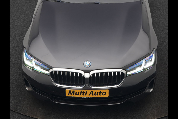 BMW 5 Serie Touring 530e xDrive Luxury Line PHEV 293pk Dealer O.H. | Panodak | Head Up | Camera | Lederen Comfortzetels Massage & Memory | Laser LED | Sfeerverlichting | Stuur Verwarmd | Keyless | Apple Carplay | Plug In Hybrid