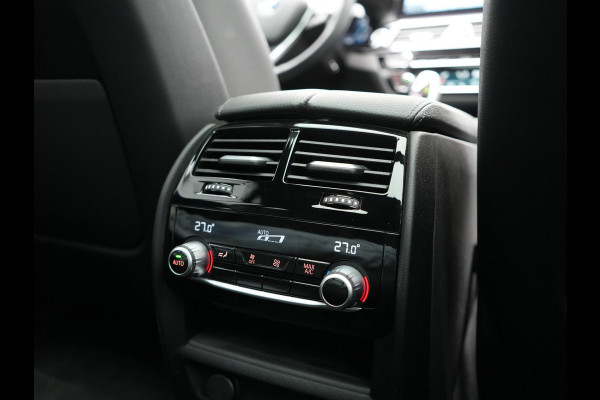 BMW 5 Serie Touring 530e xDrive Luxury Line PHEV 293pk Dealer O.H. | Panodak | Head Up | Camera | Lederen Comfortzetels Massage & Memory | Laser LED | Sfeerverlichting | Stuur Verwarmd | Keyless | Apple Carplay | Plug In Hybrid