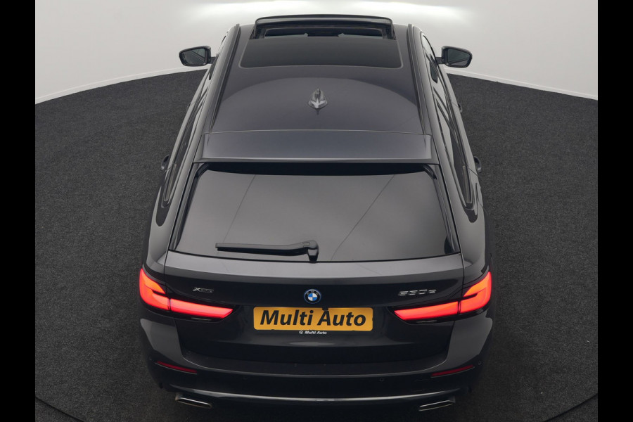 BMW 5 Serie Touring 530e xDrive Luxury Line PHEV 293pk Dealer O.H. | Panodak | Head Up | Camera | Lederen Comfortzetels Massage & Memory | Laser LED | Sfeerverlichting | Stuur Verwarmd | Keyless | Apple Carplay | Plug In Hybrid