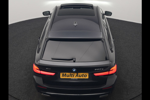 BMW 5 Serie Touring 530e xDrive Luxury Line PHEV 293pk Dealer O.H. | Panodak | Head Up | Camera | Lederen Comfortzetels Massage & Memory | Laser LED | Sfeerverlichting | Stuur Verwarmd | Keyless | Apple Carplay | Plug In Hybrid