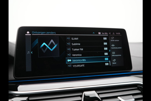 BMW 5 Serie Touring 530e xDrive Luxury Line PHEV 293pk Dealer O.H. | Panodak | Head Up | Camera | Lederen Comfortzetels Massage & Memory | Laser LED | Sfeerverlichting | Stuur Verwarmd | Keyless | Apple Carplay | Plug In Hybrid