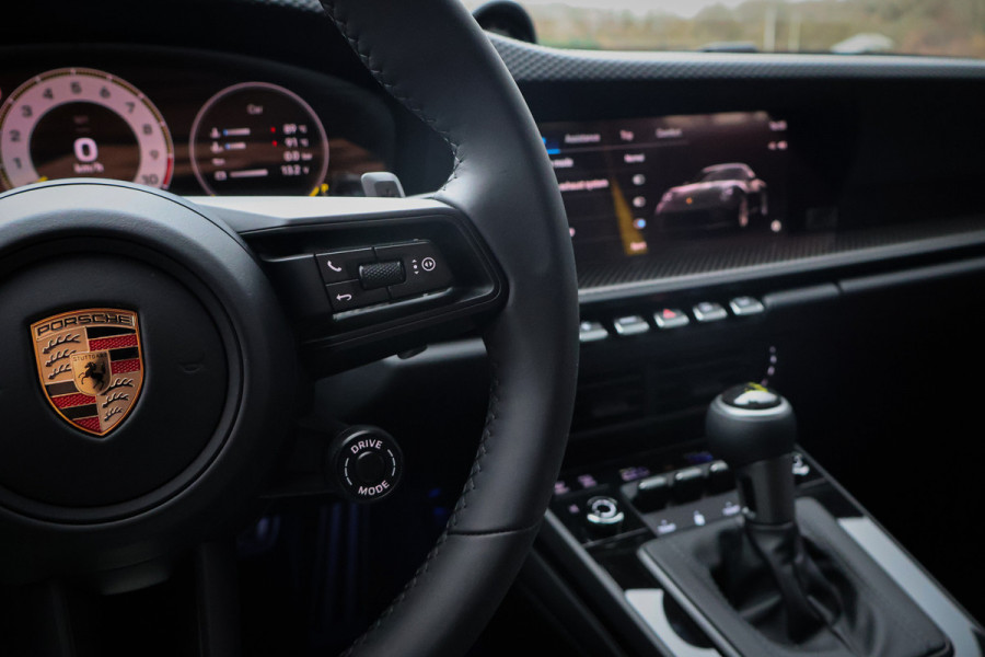 Porsche 911 4.0 GT3 Touring | 992.2 FACELIFT | LIFT | CARBON DAK | ACHTERASBESTURING | YELLOW DETAILS | BOSE AUDIO | CRHONO PACKAGE | STOELV