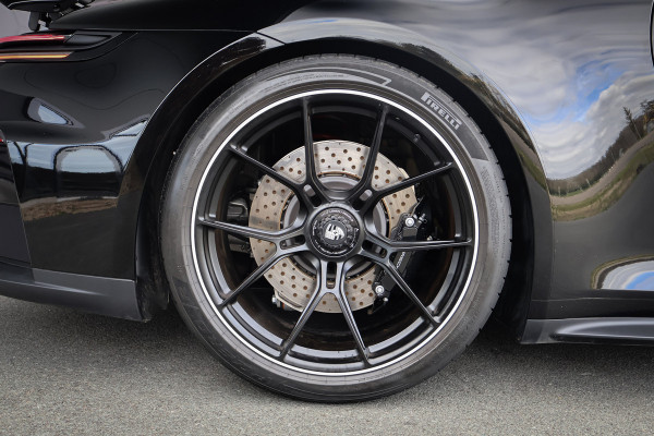 Porsche 911 4.0 GT3 Touring | 992.2 FACELIFT | LIFT | CARBON DAK | ACHTERASBESTURING | YELLOW DETAILS | BOSE AUDIO | CRHONO PACKAGE | STOELV