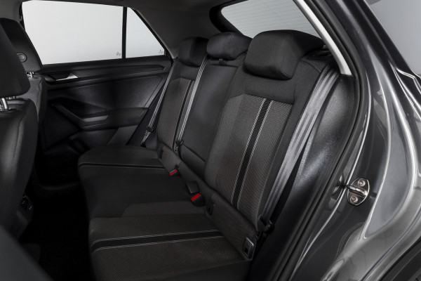 Volkswagen T-Roc 1.5 TSI 150 PK Style Business - Automaat | Adapt. Cruise | Stoelverw. | PDC | Camera | NAV + App. Connect | LED | ECC | Trekhaak | LM 17" |