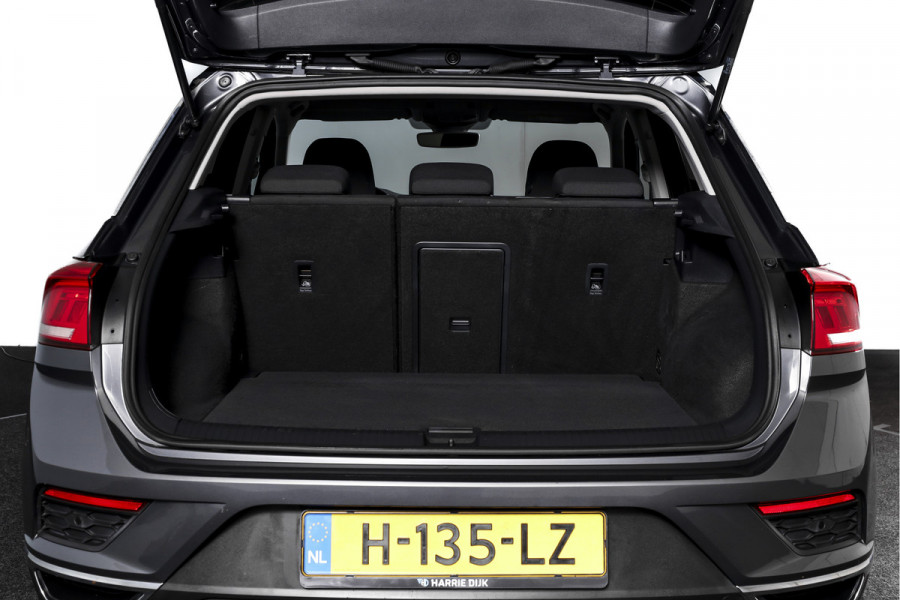 Volkswagen T-Roc 1.5 TSI 150 PK Style Business - Automaat | Adapt. Cruise | Stoelverw. | PDC | Camera | NAV + App. Connect | LED | ECC | Trekhaak | LM 17" |