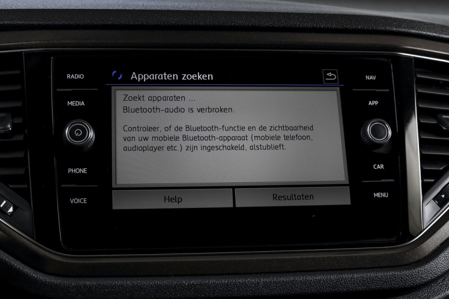 Volkswagen T-Roc 1.5 TSI 150 PK Style Business - Automaat | Adapt. Cruise | Stoelverw. | PDC | Camera | NAV + App. Connect | LED | ECC | Trekhaak | LM 17" |